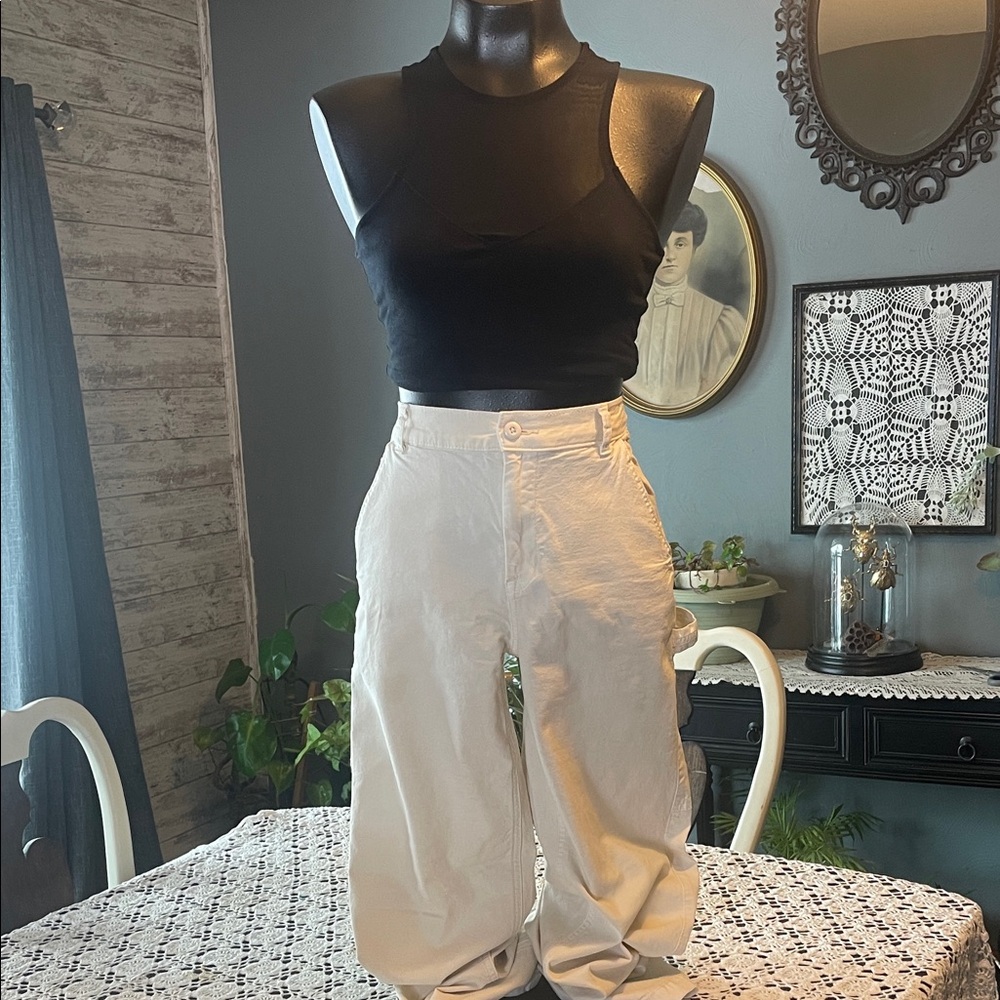 American Eagle Outfitters High Rise Jeans in Cream with Black Top